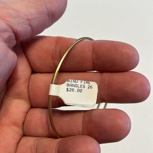 WIND & FIRE NWT Fleur De Lis Gold Charm Bangle Bracelet Stackable Expandable - Picture 4 of 6